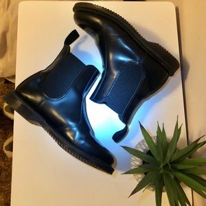 Doc Martens flora chelsea boots
